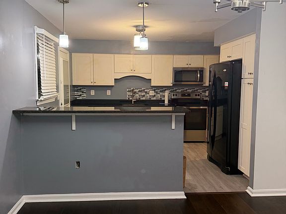 3rd image of 10003 Glen Way