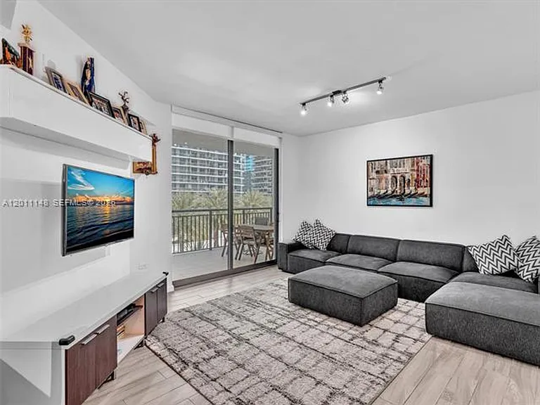 999 SW 1st Ave #CU-1201 — Photo 5