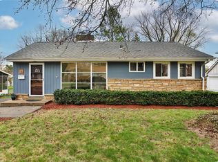16 Mercury Dr, Florissant, MO 63031