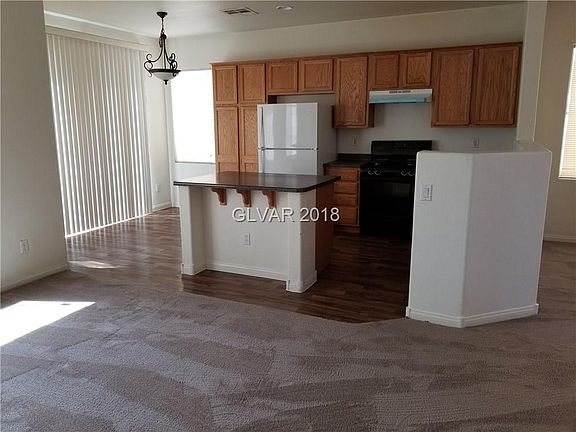 4th image of 121 Stockton Edge Ave