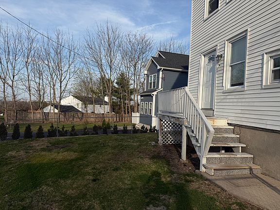 4th image of 156 Yeoman Ave APT 1