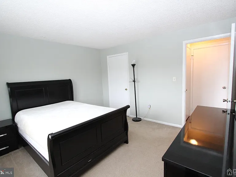 5015 Ravens Crest Dr — Photo 16