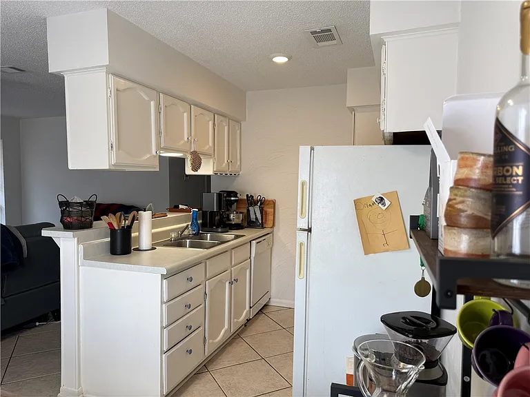 1533 Hillside Dr — Photo 11