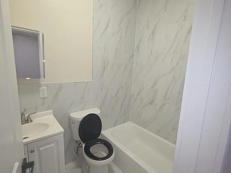 358-360 S Orange Ave #3L — Photo 2
