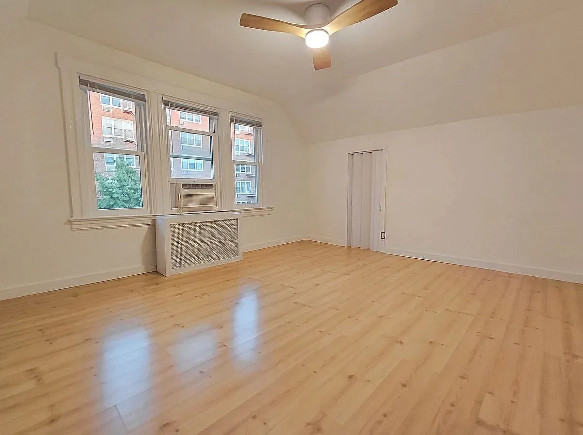 482 East 7th Street — Photo 2