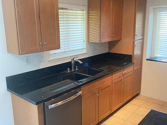 4th image of 1000 Estes St Unit 43
