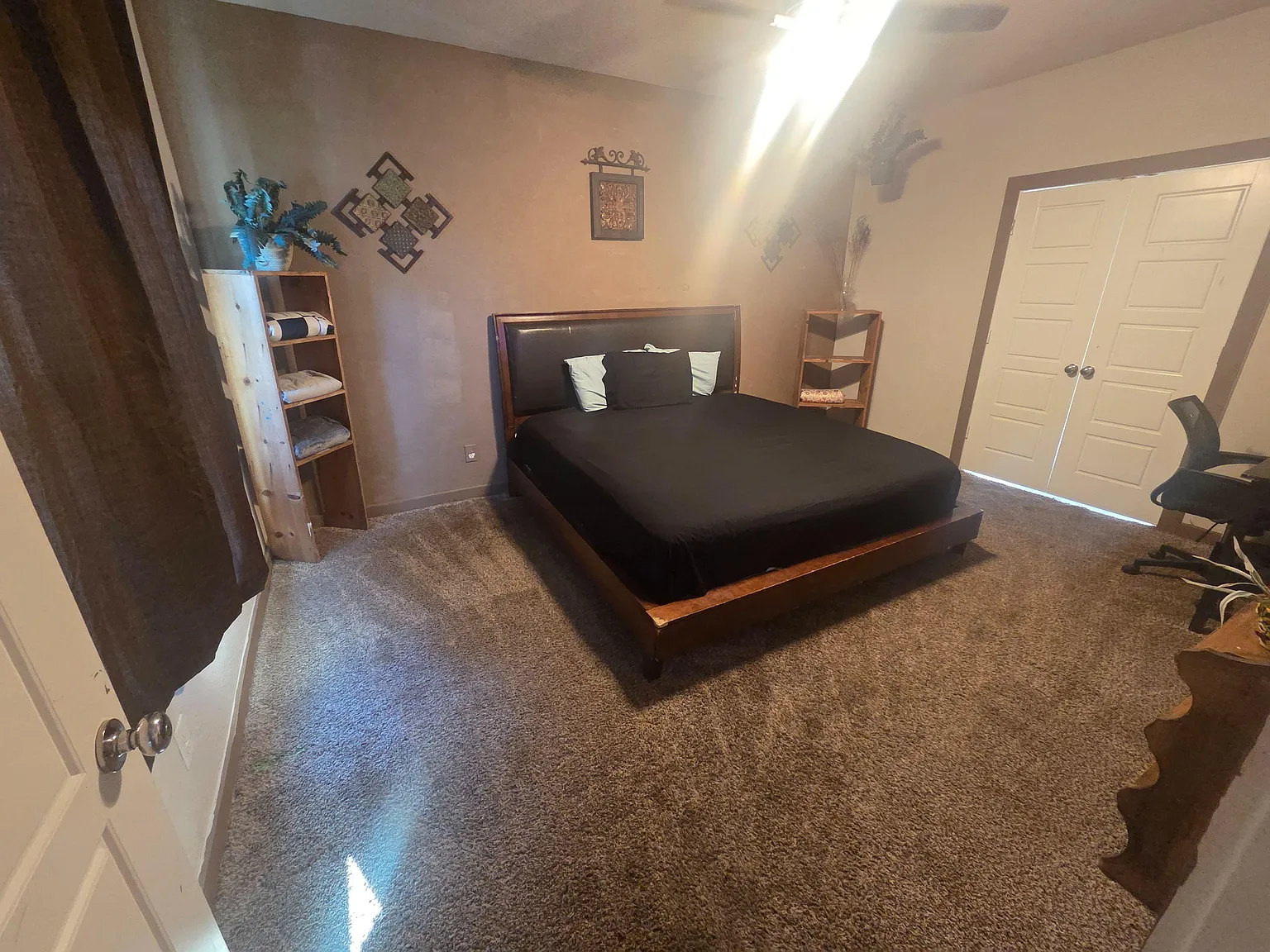 2 bed, 2.0 bath, 2601 sqft, $1,356 — Photo 2