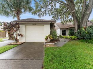 318 Parkside Ln, Safety Harbor, FL 34695