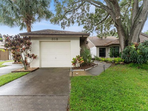318 Parkside Ln, Safety Harbor, FL 34695