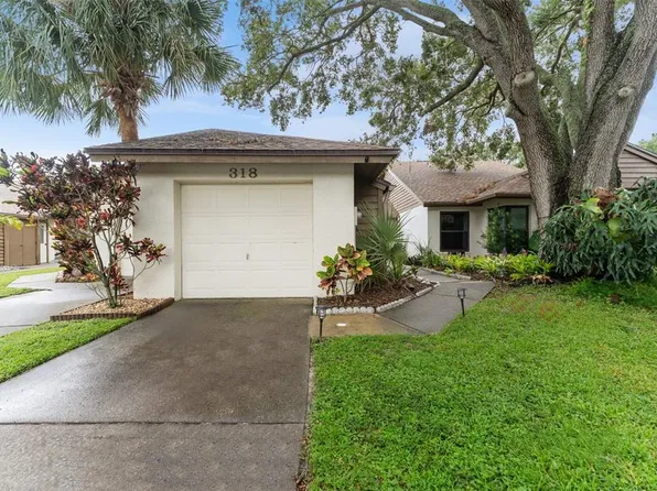 318 Parkside Ln, Safety Harbor, FL 34695