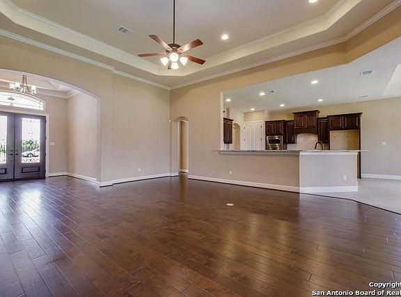 5th image of 1024 Oak Turn