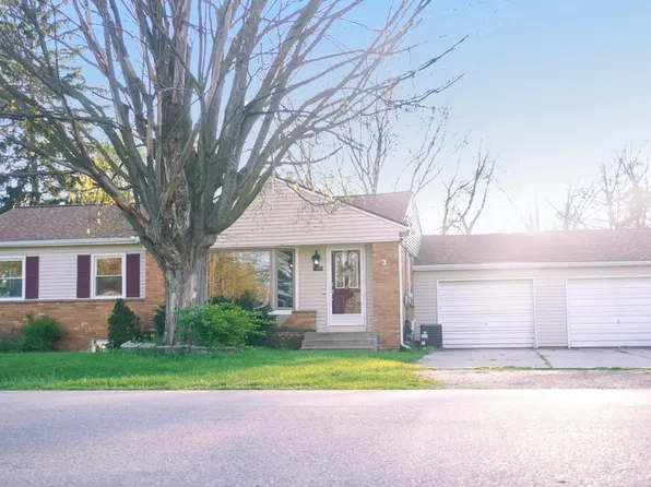 7543 Walnut Ave, Jenison, MI 49428