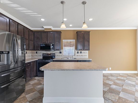 5th image of 576 SW Georgetown Way #146