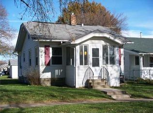 824 M Ave NW, Cedar Rapids, IA 52405