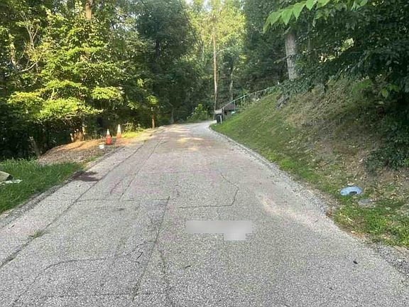 3rd image of 635 Wood Rd