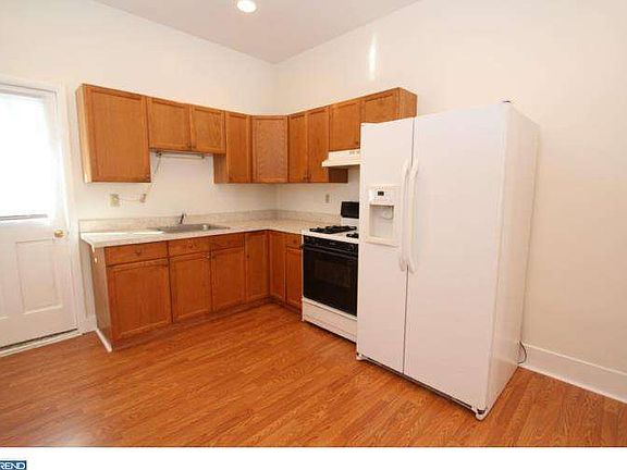4th image of 2410 E Hazzard St