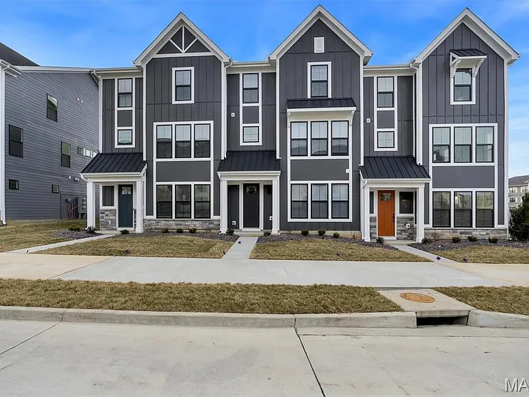 306 Indigo Ct — Photo 1