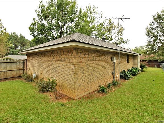 3rd image of 4596 Pine Crest Dr