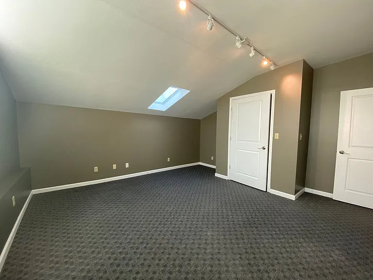 327 S 8th St #330 — Photo 39
