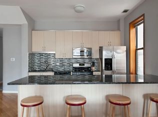 906 W Addison St #3, Chicago, IL 60613