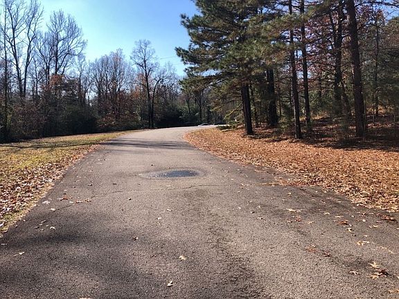 4th image of 15 Dogwood Cir