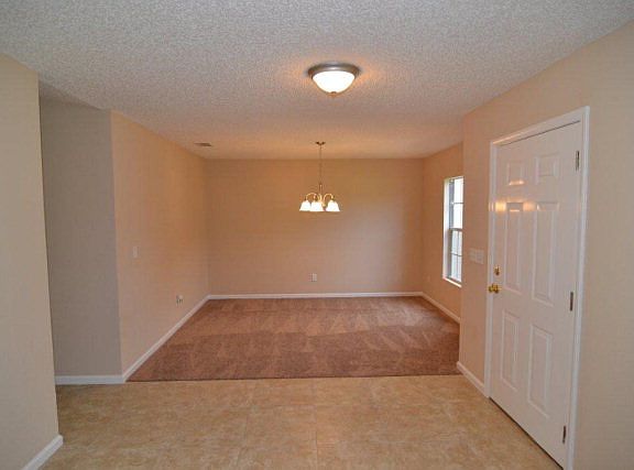 4th image of 11 Reinhardt Ln
