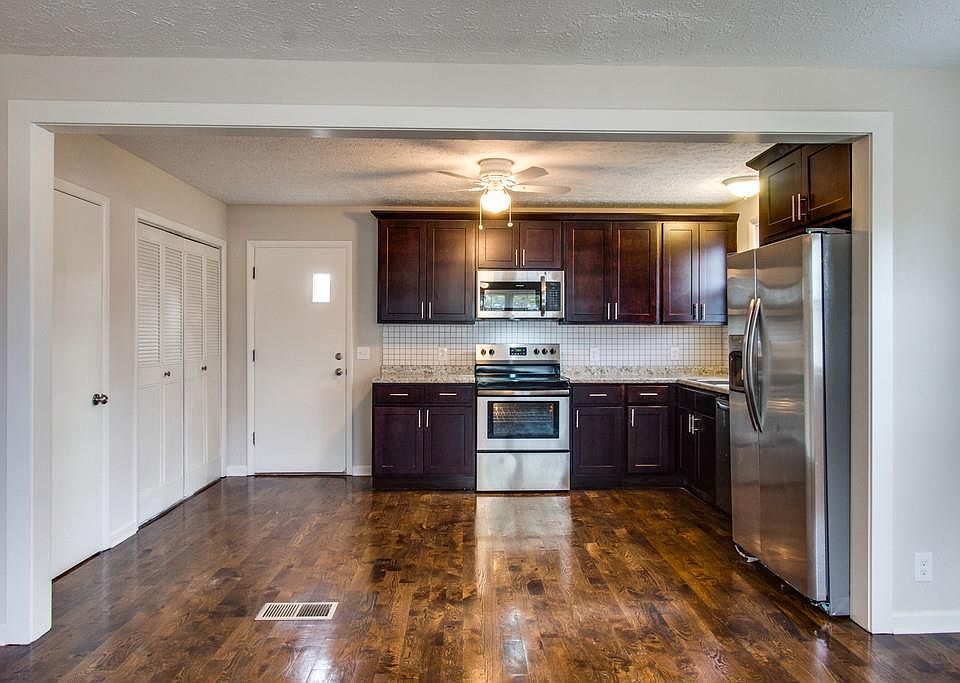1st image of 121 Colemont Dr
