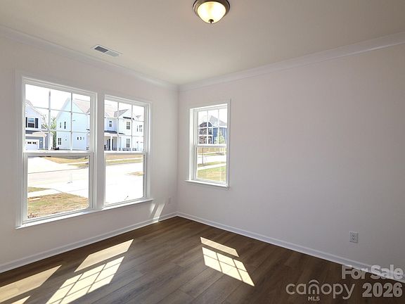 3rd image of 586 Nutgrove Dr NW