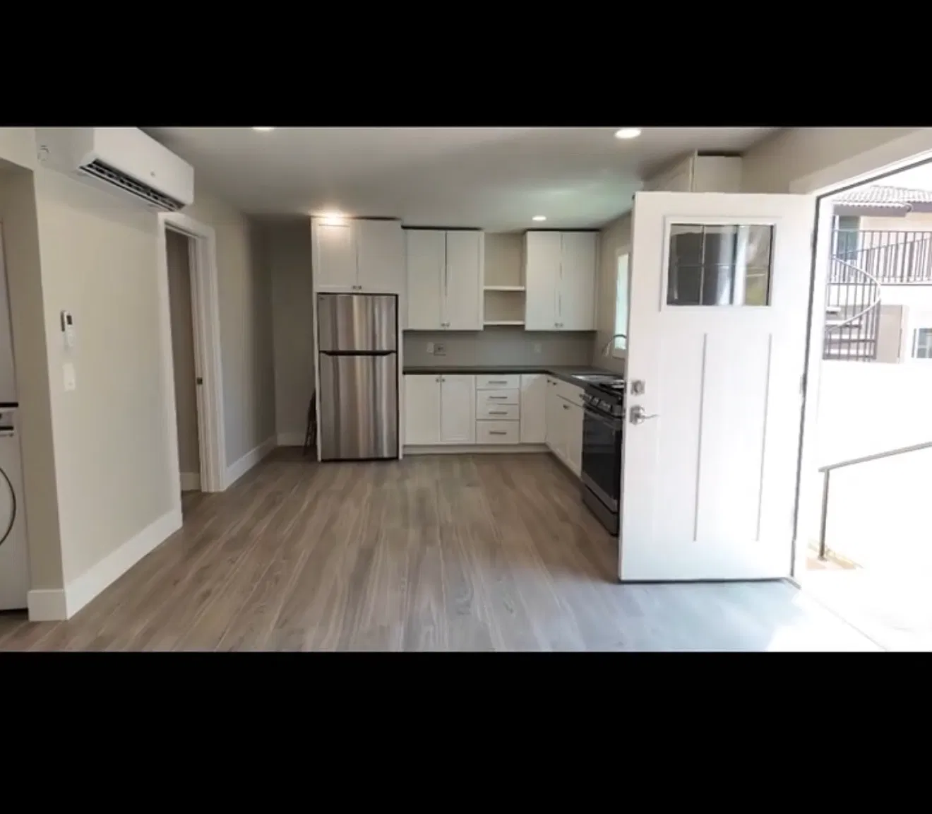 2 bed, 728 sqft, $2,999 — Photo 1