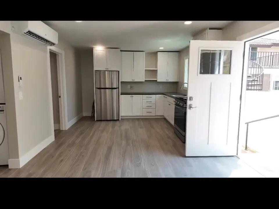 977 E J St