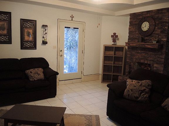 2nd image of 916 Tierra Linda Blvd