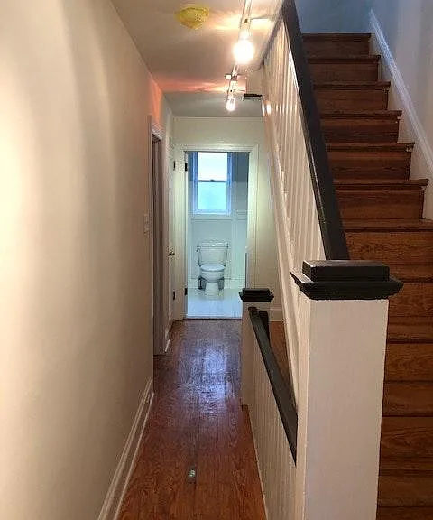 1018 Carpenter St — Photo 9