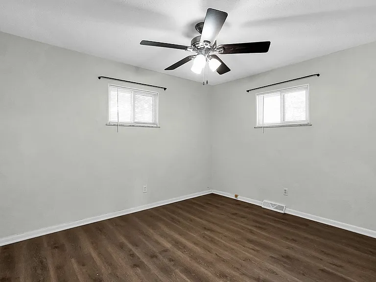 272 Collingwood Ave — Photo 32