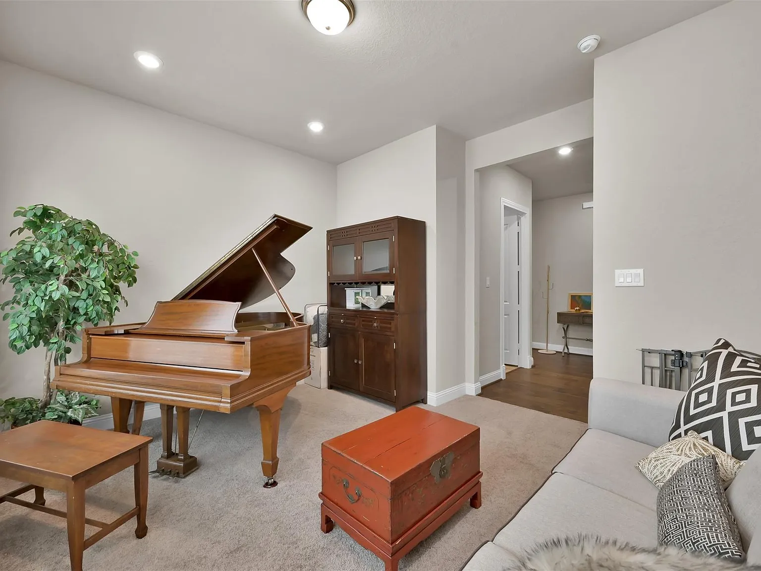 3 bed, 2.5 bath, 2224 sqft, $3,490 — Photo 4