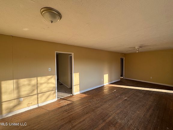2nd image of 2862 Oak Forest Dr