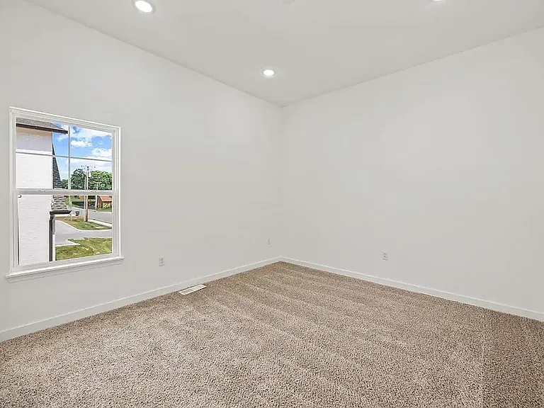 683 Shatel Ct — Photo 11