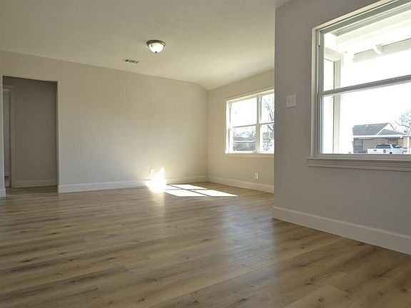 2nd image of 2405 Camille St