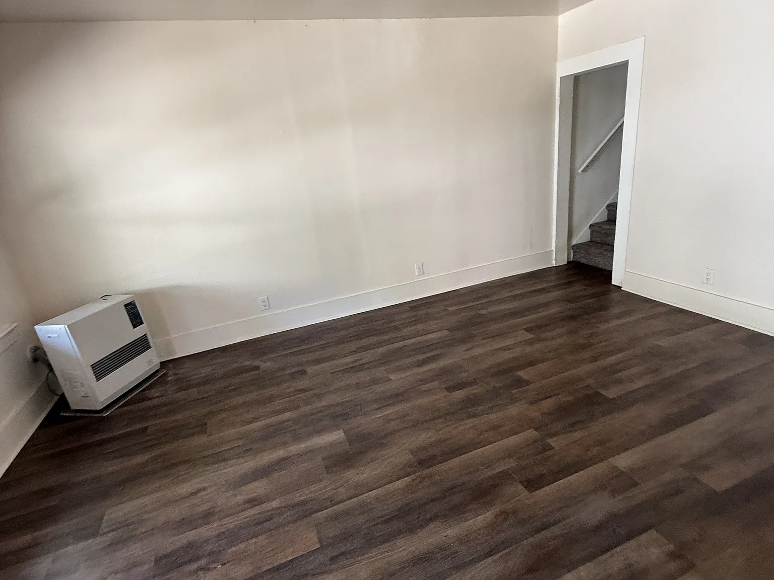 3 bed, 1.0 bath, 1277 sqft, $1,500 — Photo 3