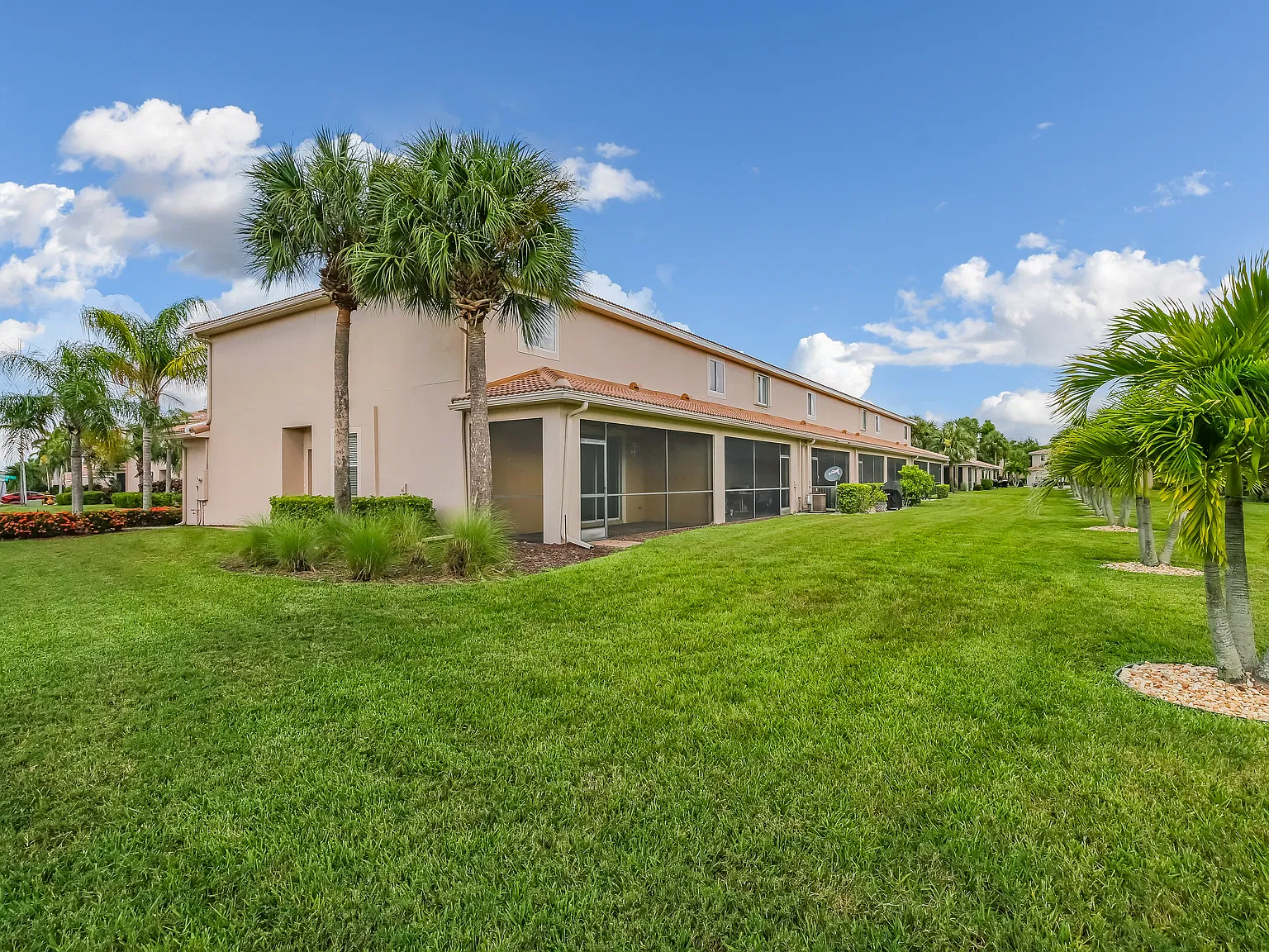 3 bed, 2.5 bath, 1623 sqft, $1,850 — Photo 4