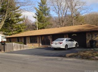 308 Hillview Dr, Wood River, IL