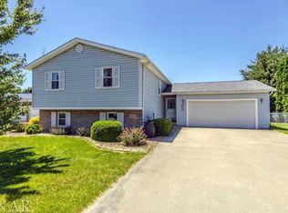 812 Tomahawk Ct, Heyworth, IL 61745