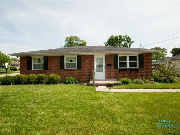 2208 Meadow Ave, Maumee, OH 43537