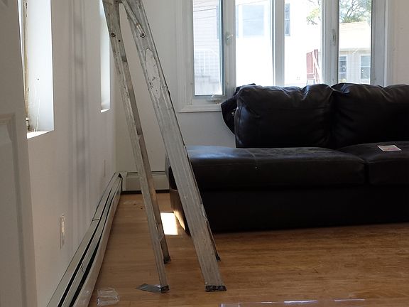 5th image of 27 Iona St