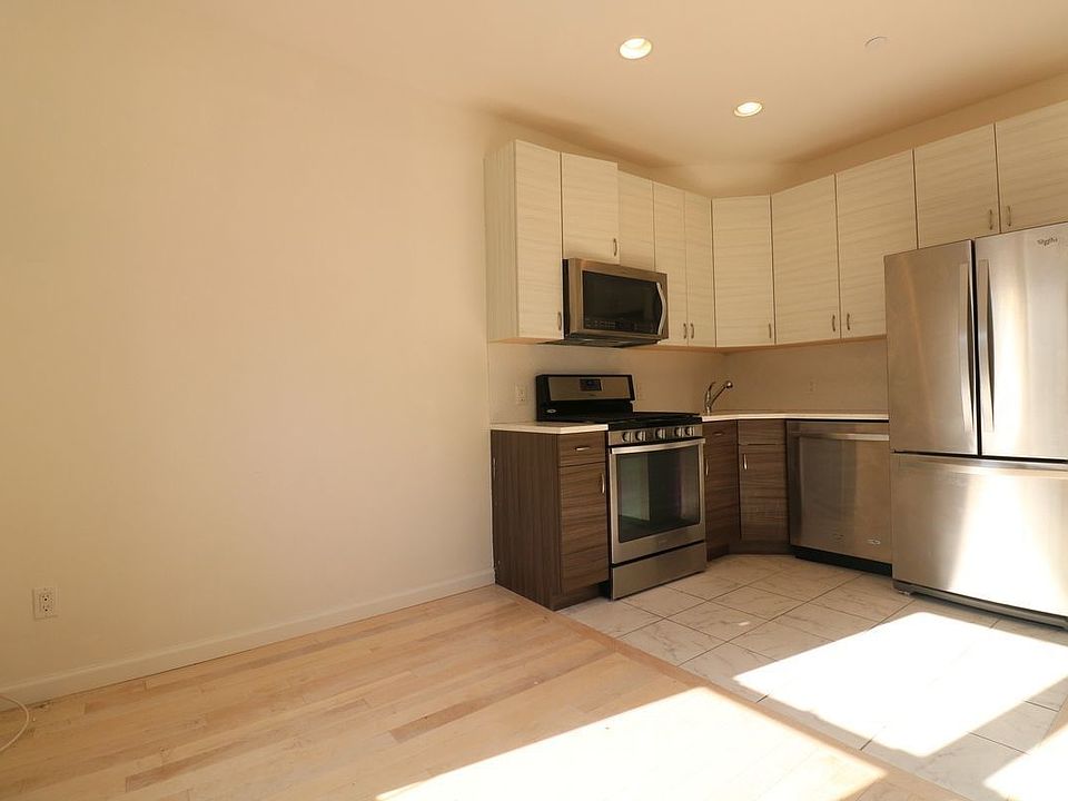 1st image of 127 Graham Ave #2RR