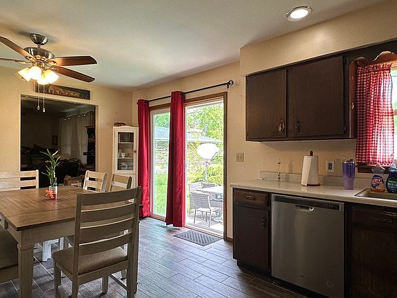 4th image of 758 Edwin Dr