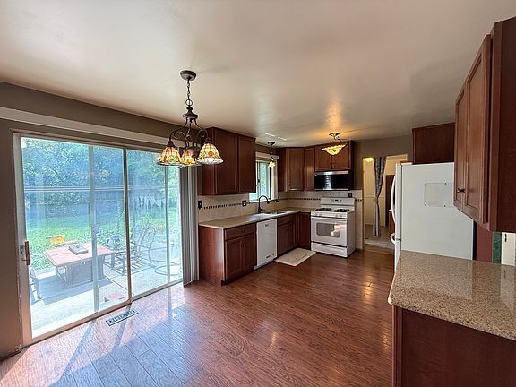 5th image of 2356 Hinge Dr