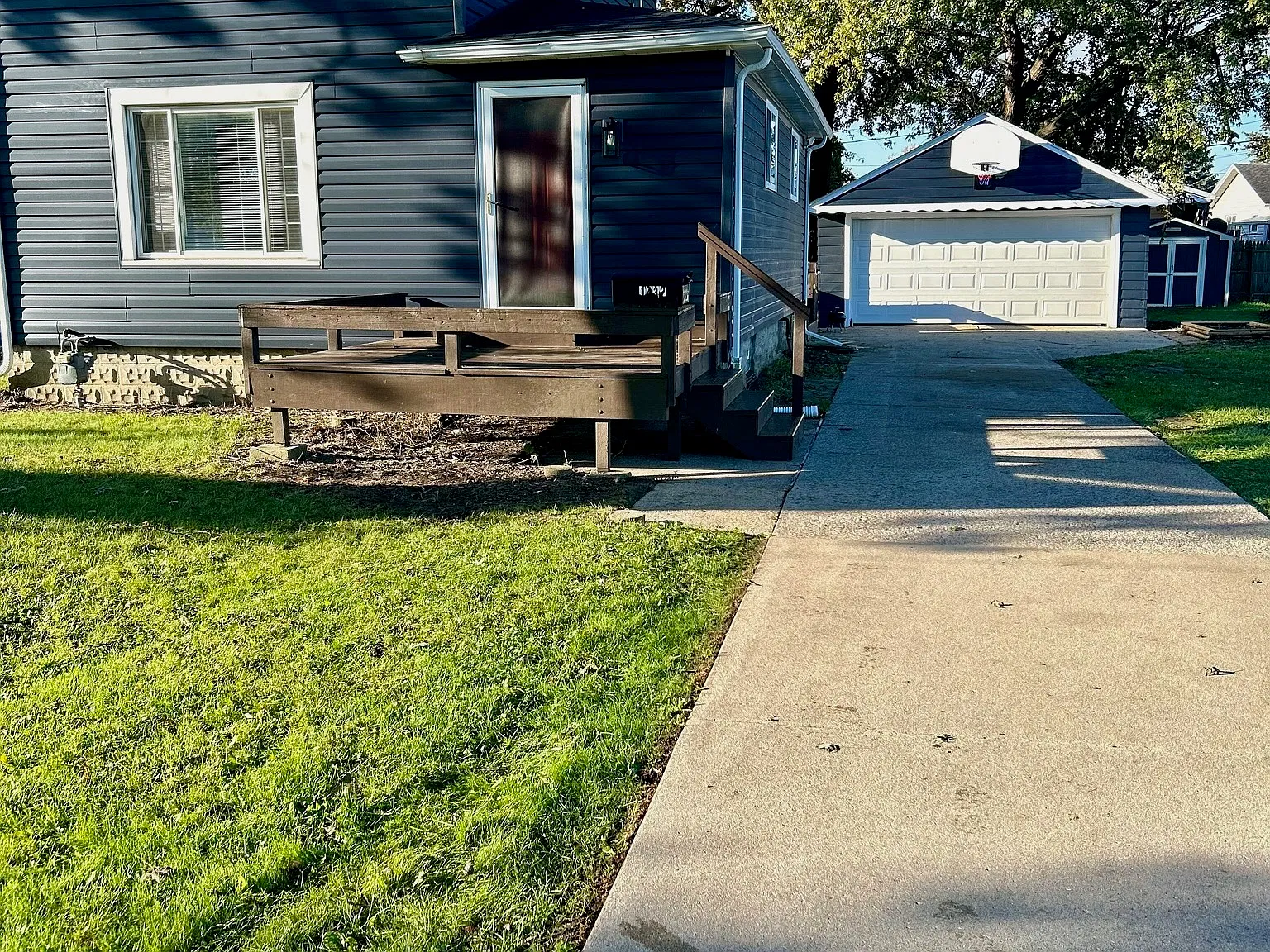3 bed, 1.5 bath, 1152 sqft, $2,000 — Photo 1