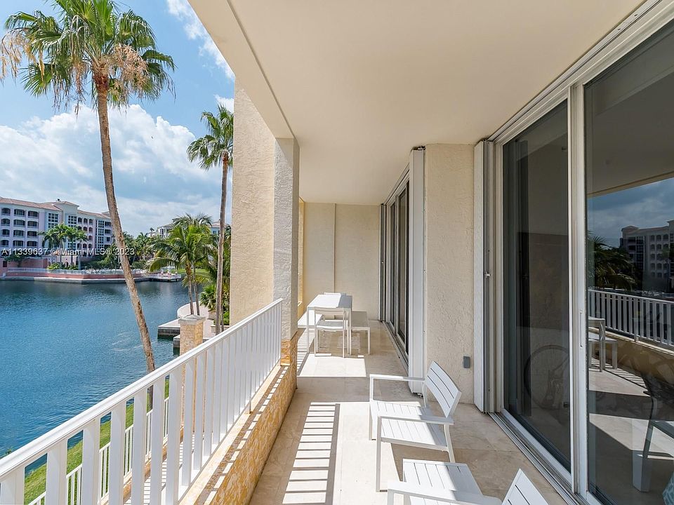 1st image of 713 Crandon Blvd APT 304