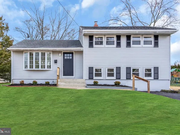 13 Clearbrook Dr, Gibbsboro, NJ 08026