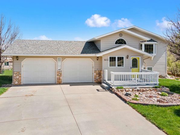 1613 Elk Ct, Sturgis, SD 57785